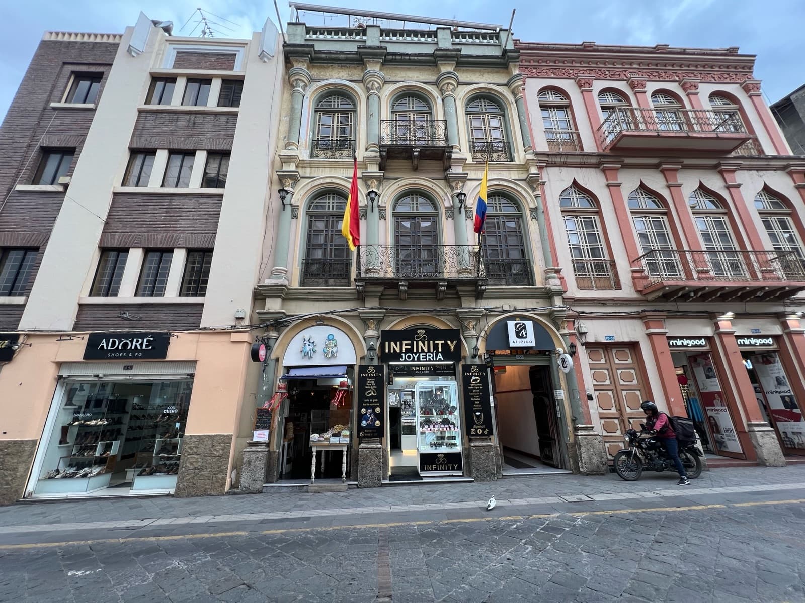 Oportunidad de Inversión HOTEL en Venta Centro de la Ciudad - Cuenca - 1