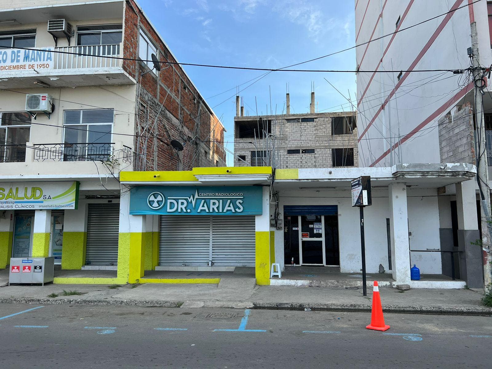 MV CENTRO DE MANTA, AV. 3 ENTRE CALLE 13 Y 14, EN VENTA CASA COMERCIAL CON TERRENO DE 243 M2 - 1