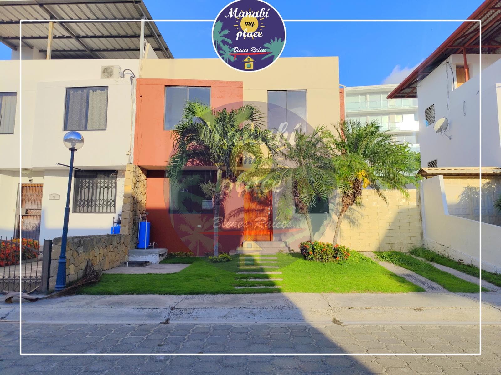 Rento Casa en urb. privada en Manta - 1