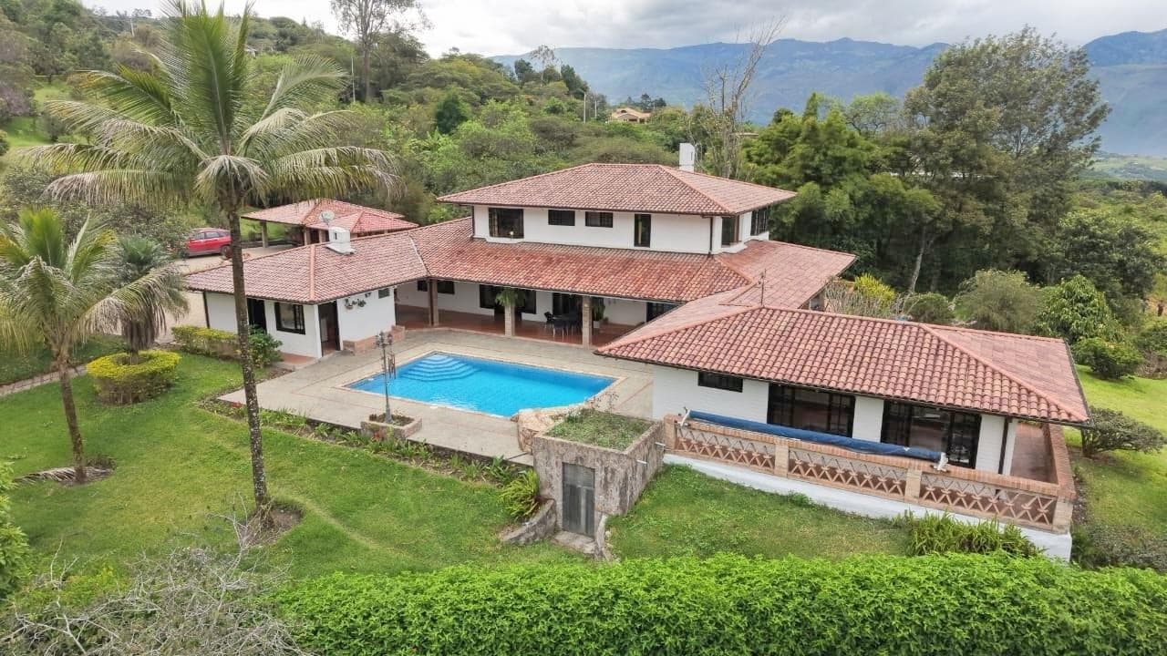 Lujosa finca en venta con 30.000m2T Sector Gualdéleg –Yunguilla Cuenca Ec. - 1