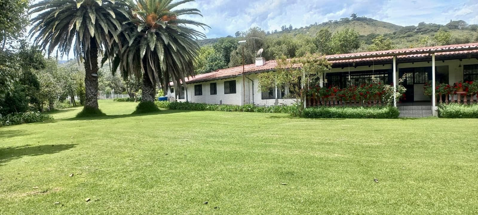 Venta Quinta Guayllabamba, 5Hectáreas para restaurant y producción agrícola - 1