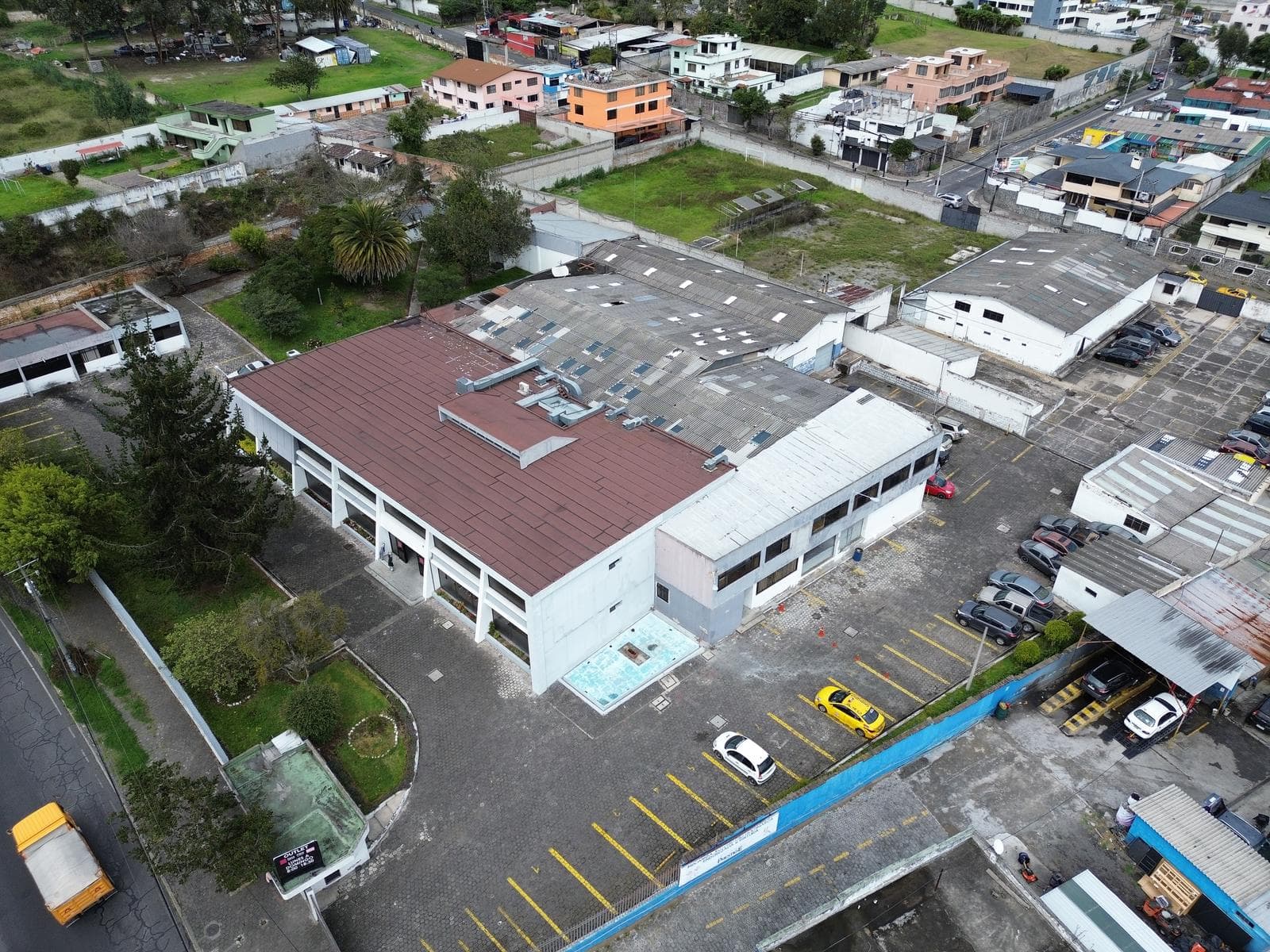 Terreno con construcción en El Condado - 1