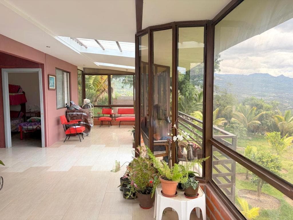 Hermosa quinta en venta con 3.500m2T en Yunguilla - Santa Isabel - 1