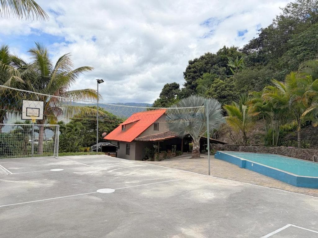 Propiedad en venta con 5.000m2 de terreno plano en el Valle de Yunguilla - Santa Isabel Ec. - 1