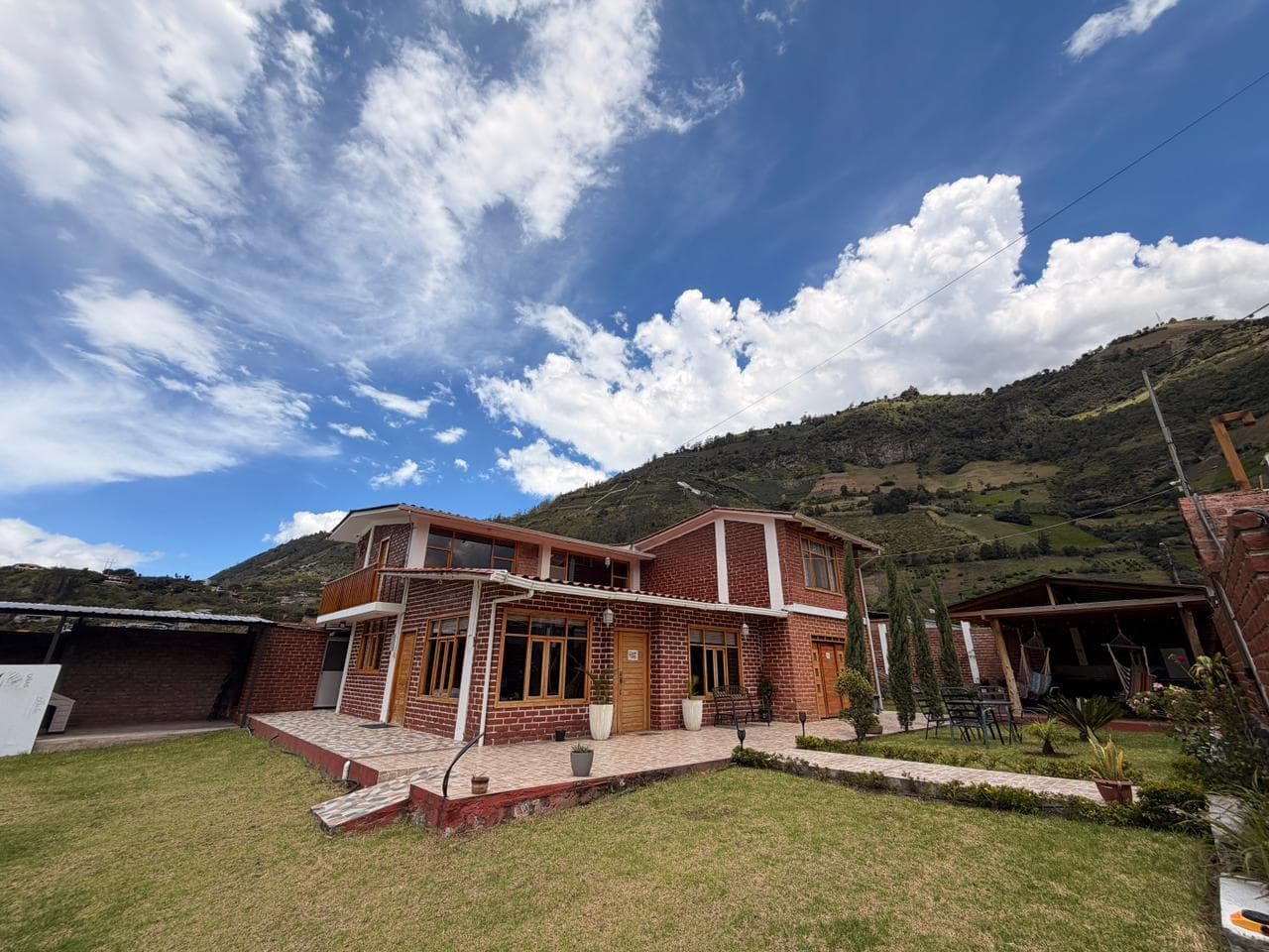 CASA EN VENTA NEGOCIO AIRBNB OPERATIVO BAÑOS DE AGUA SANTA - 1