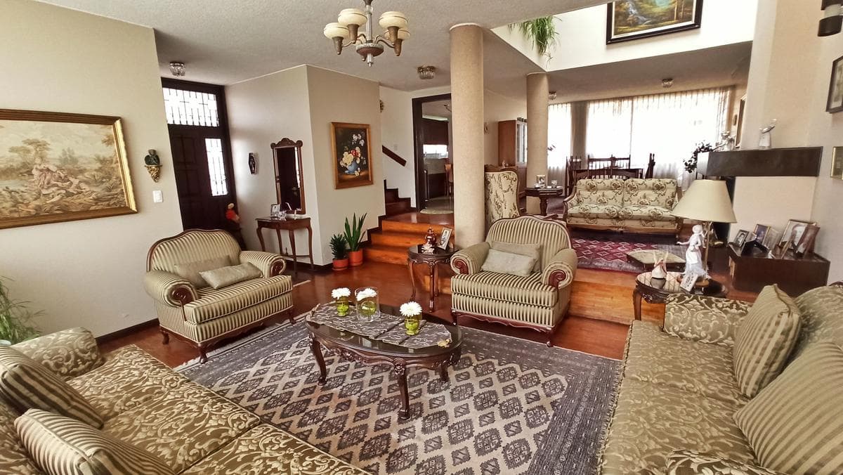 En renta casa para uso comercial zona centrica 3 habitaciones 253 m2 sector La Mañosca. - 1