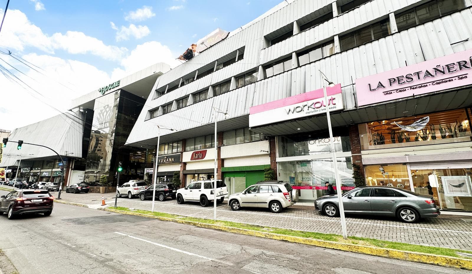LOCAL COMERCIAL EN RENTA C.C. EL BOSQUE - 1