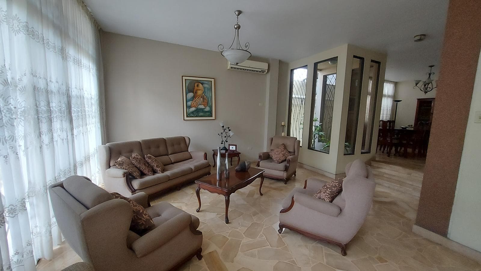 Venta de villa de 4 dormitorios en Garzota primera etapa - 1