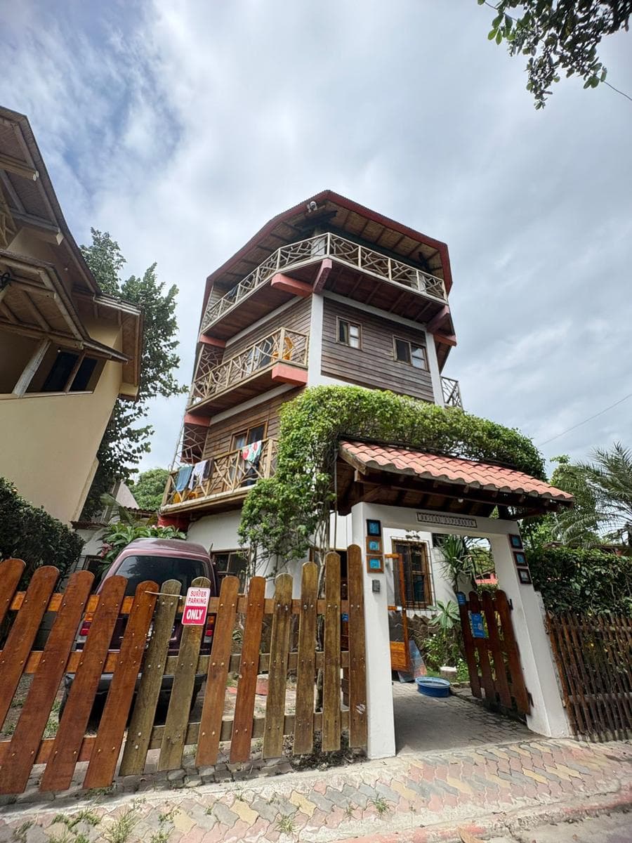 Se Vende Hostal de oportunidad en Montañita, a pasos del mar - 1