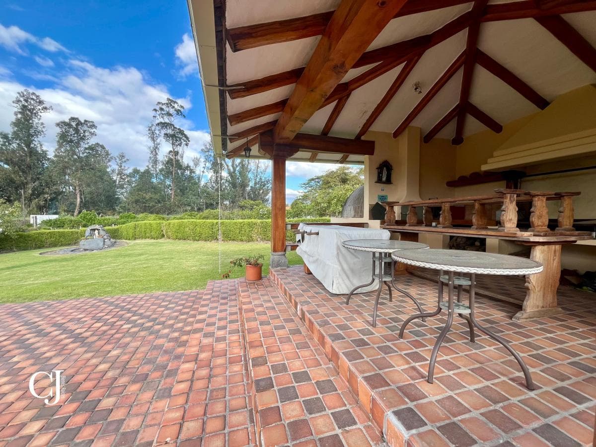 Tumbaco, Casa Quinta, de un solo piso, en urbanización - 1