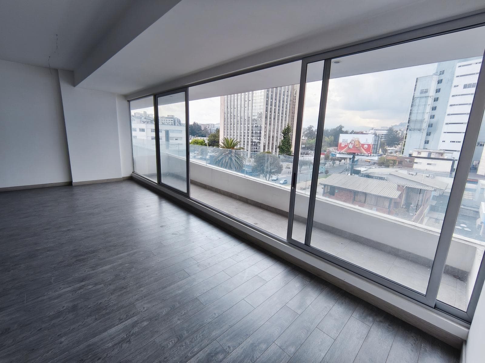 Venta Oficina a estrenar de 71m2 y 11m2 de balcón. Av. Amazonas y Eloy Alfaro. La Carolina - 1