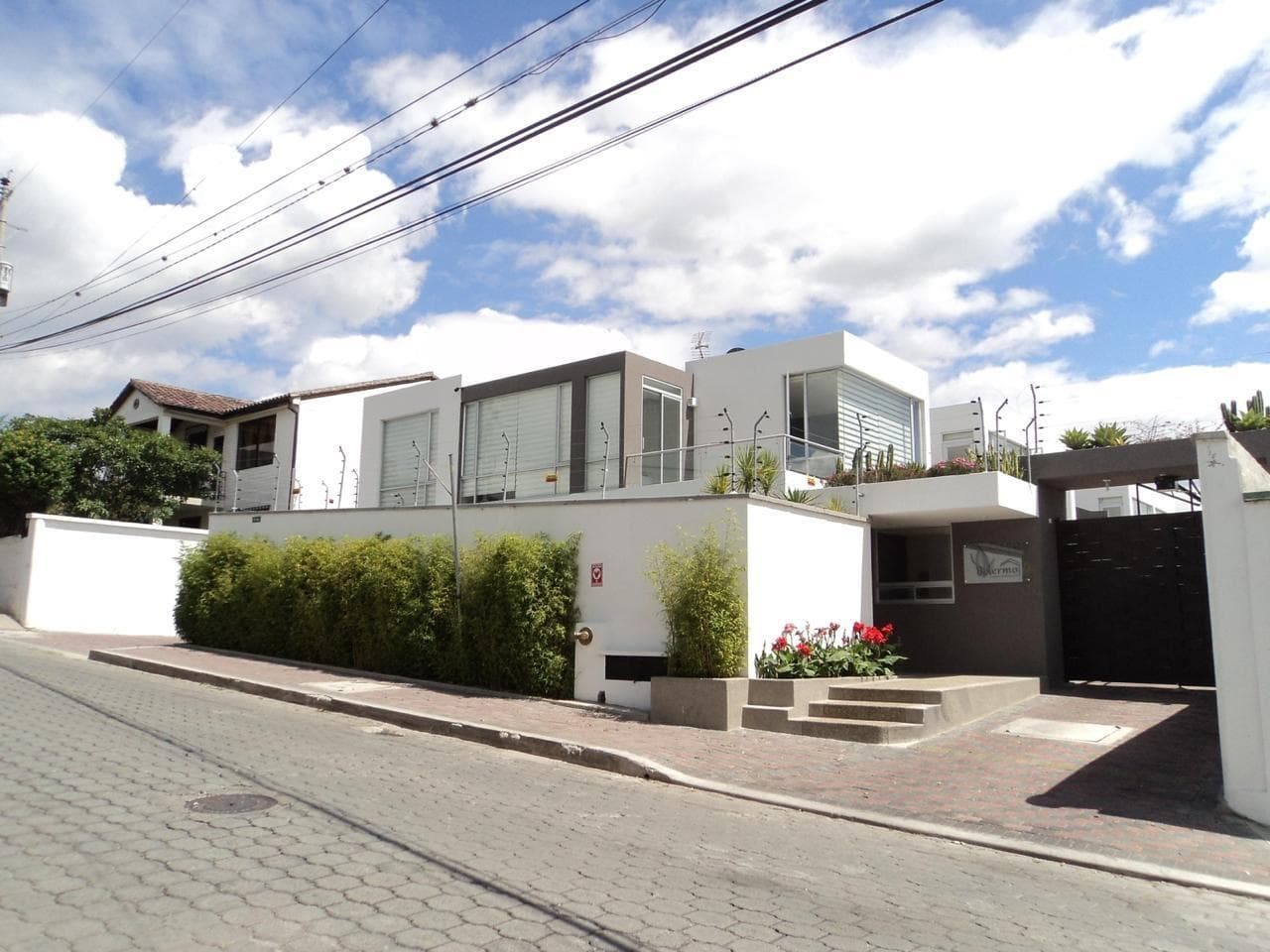 VENTA DE CASA EN TUMBACO, CONJUNTO - 1