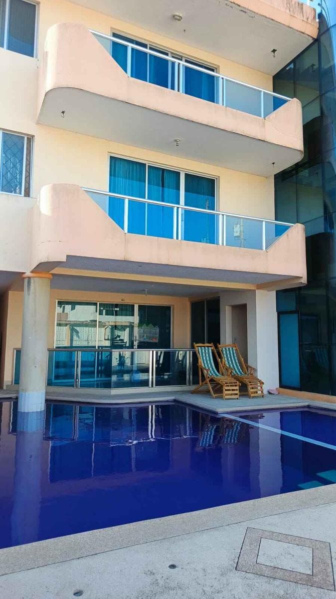 Venta Depto en Tonsupa: 2 Hab con Baño Privado + Aire Acondicionado - 1