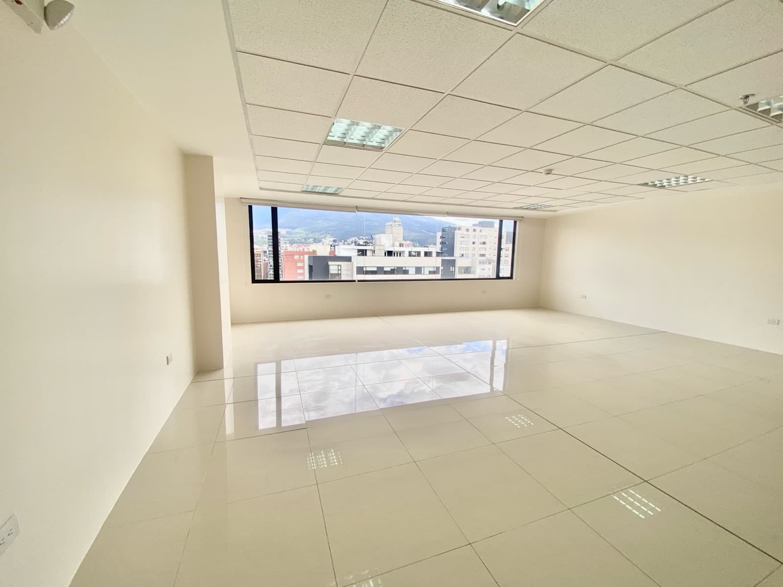 Oficina de alquiler - 60m2 - Centro Norte Catalina Aldaz - 1