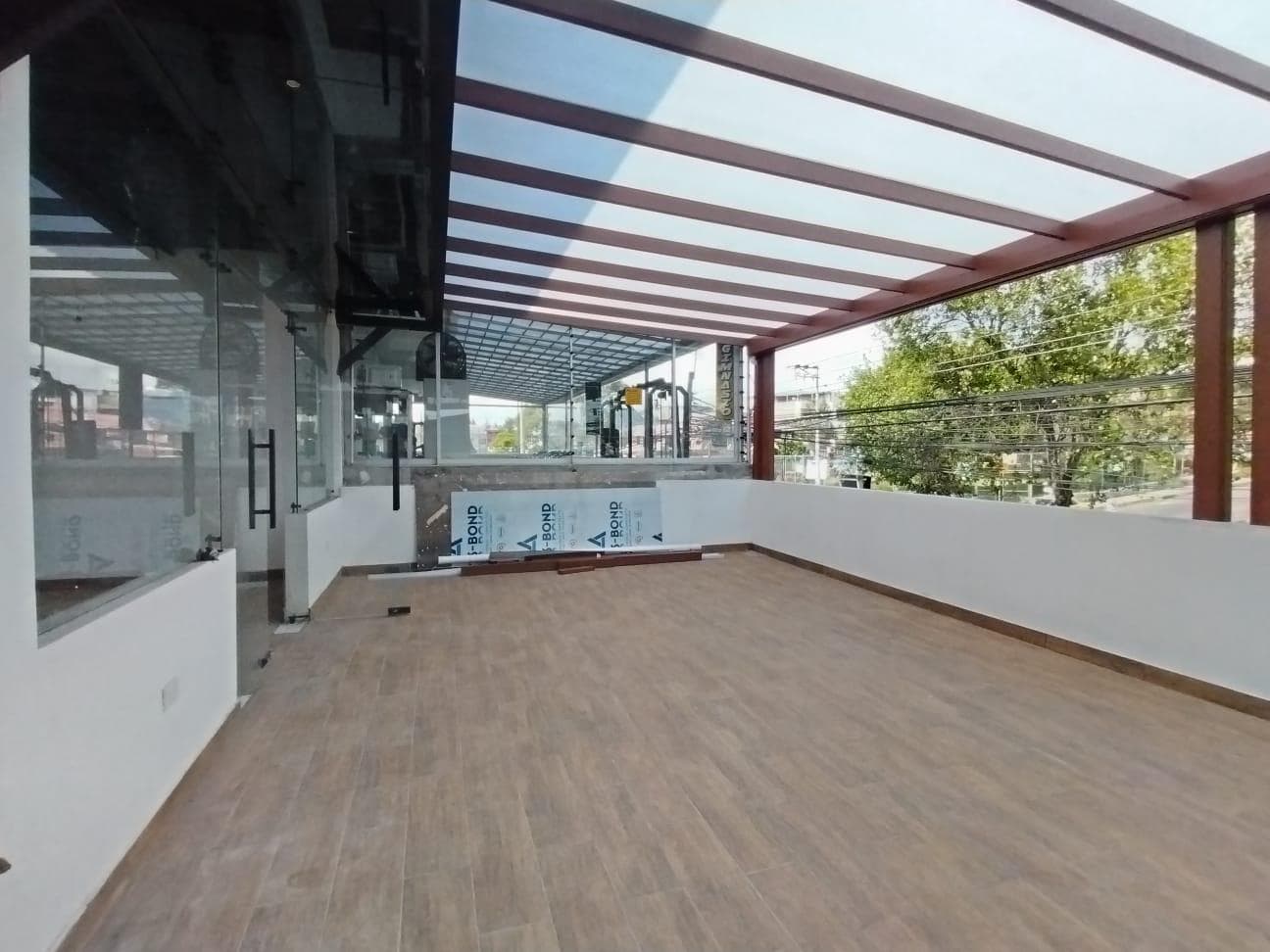 JV Sector Av. Real Audiencia..local comercial de renta a estrenar , Mezanine 90 m - 1