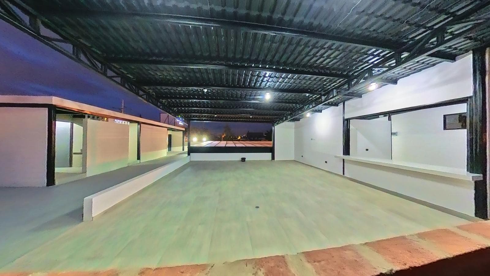 Local Comercial en Tumbaco - 1