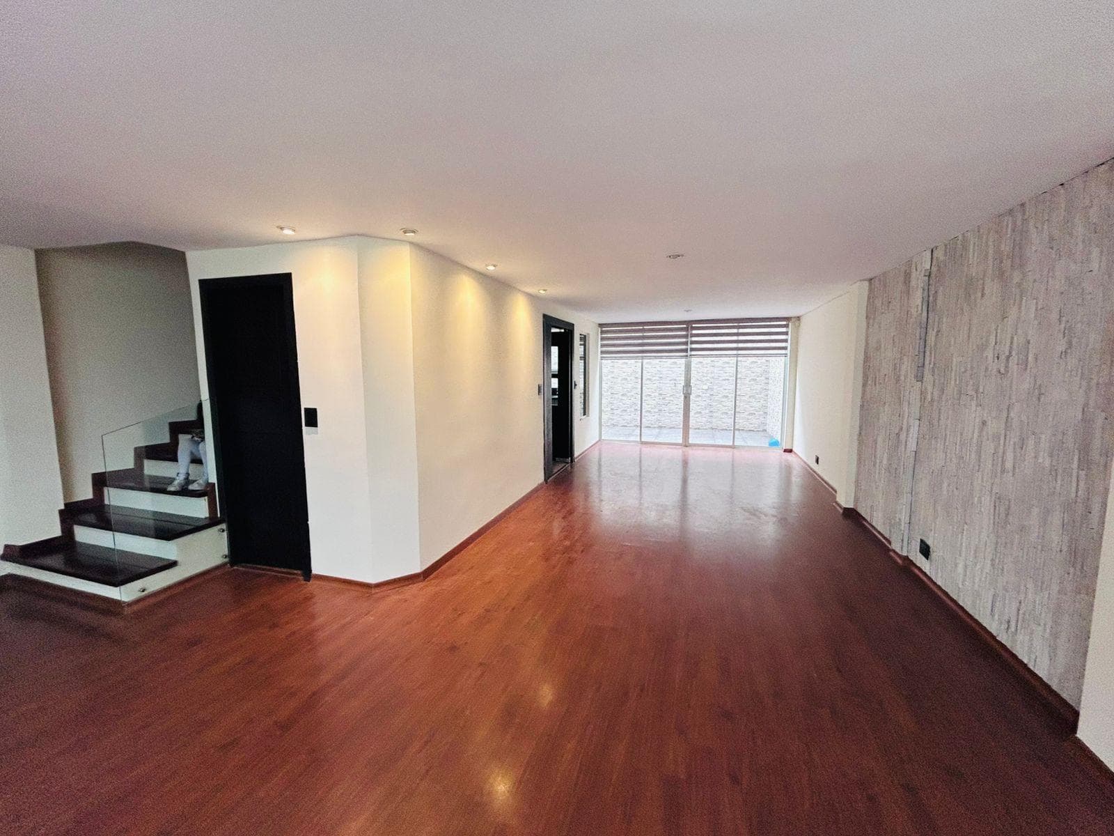 Venta Hermosa Casa Amplia en Mastodontes - 1