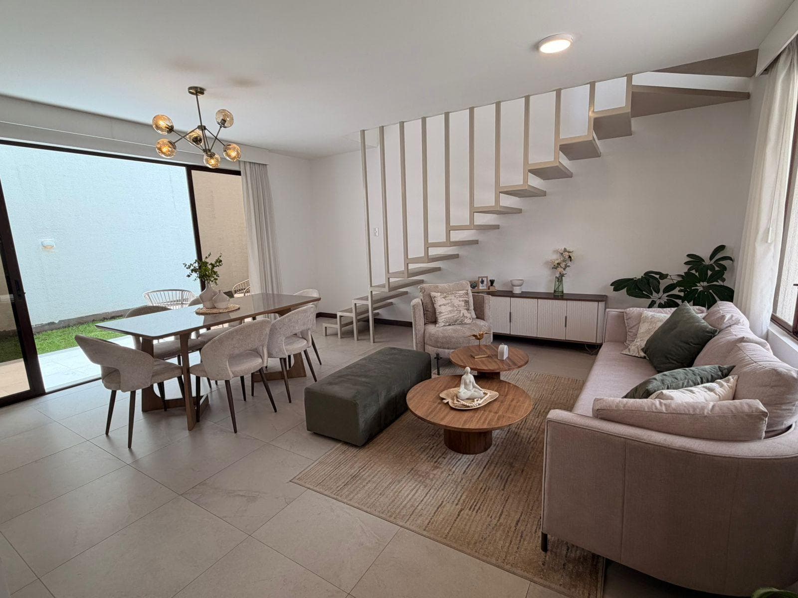 VENTA CASA 3 DORMITORIOS POR ESTRENAR 141 mts cubiertos - SECTOR PIFO / MJR - 1