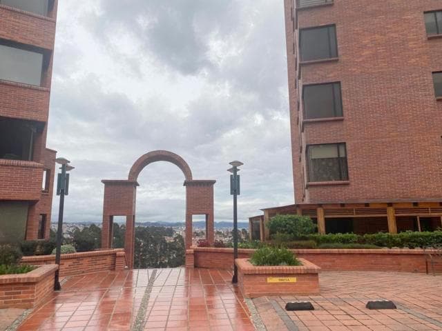 Lujoso departamento en venta 200m2C exclusivo sector, Vista Linda - Cuenca - 1