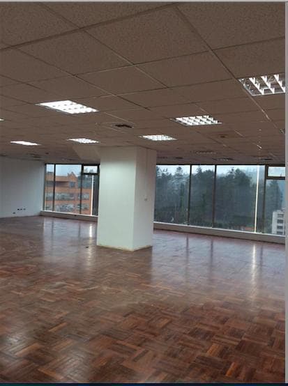 QUITO OFICINA EN ALQUILER SECTOR CLUB LA UNION - 1