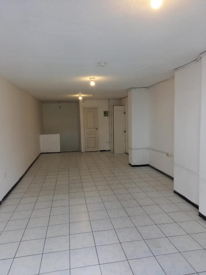 BODEGA EN VENTA Y/O RENTA PANAMERICANA NORTE SECTOR CARCELÉN - 1