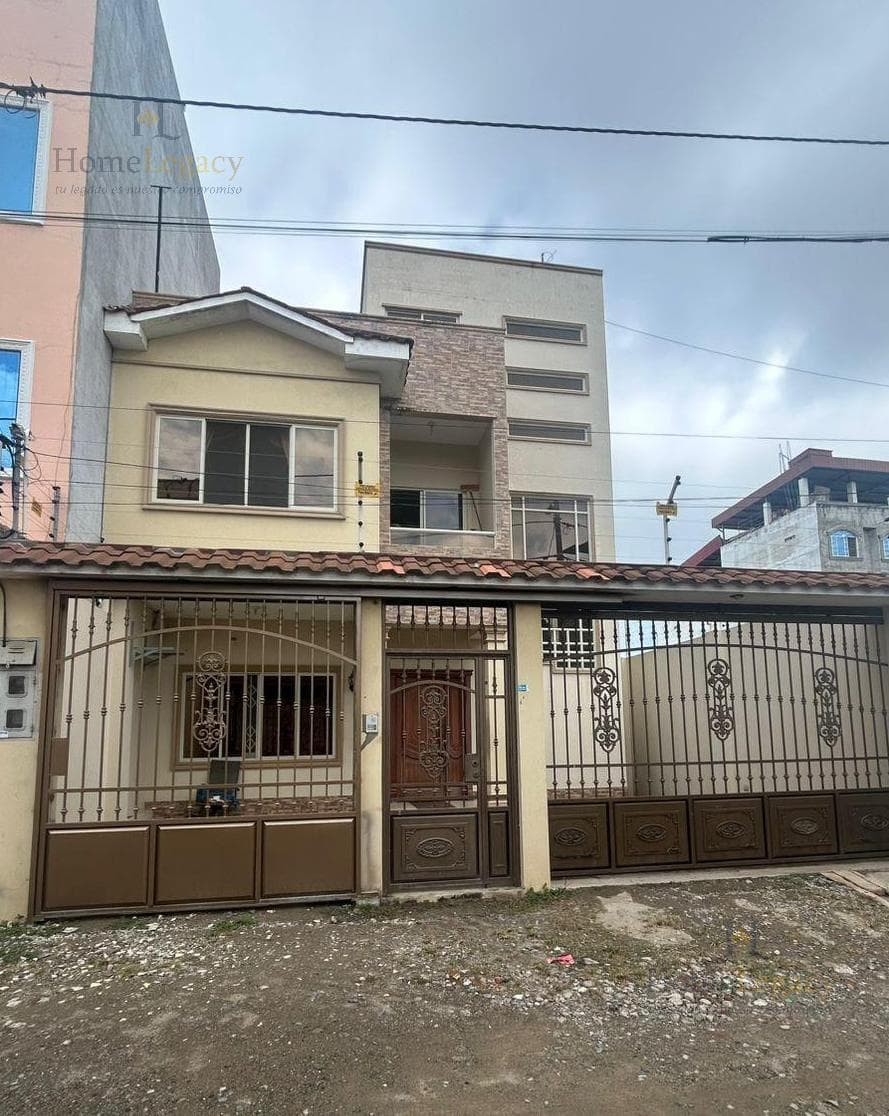 Venta de Casa en Ciudadela Los Andes - Machala con 2 Departamentos y Garaje - AD - 1
