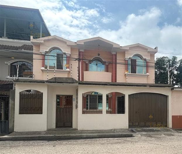 Venta de Casa Rentera en Ciudadela Urdesa Este - Machala AD - 1