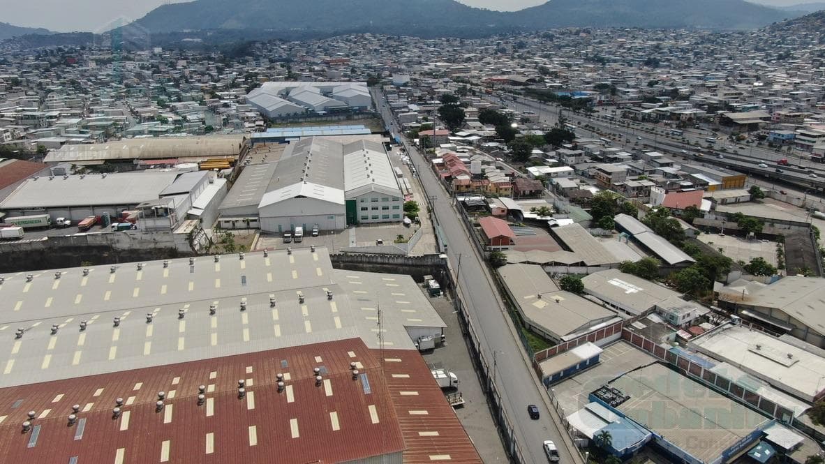 VENTA DE AMPLIAS BODEGAS CON ANDENES SECTOR INMACONSA VIA DAULE - 1