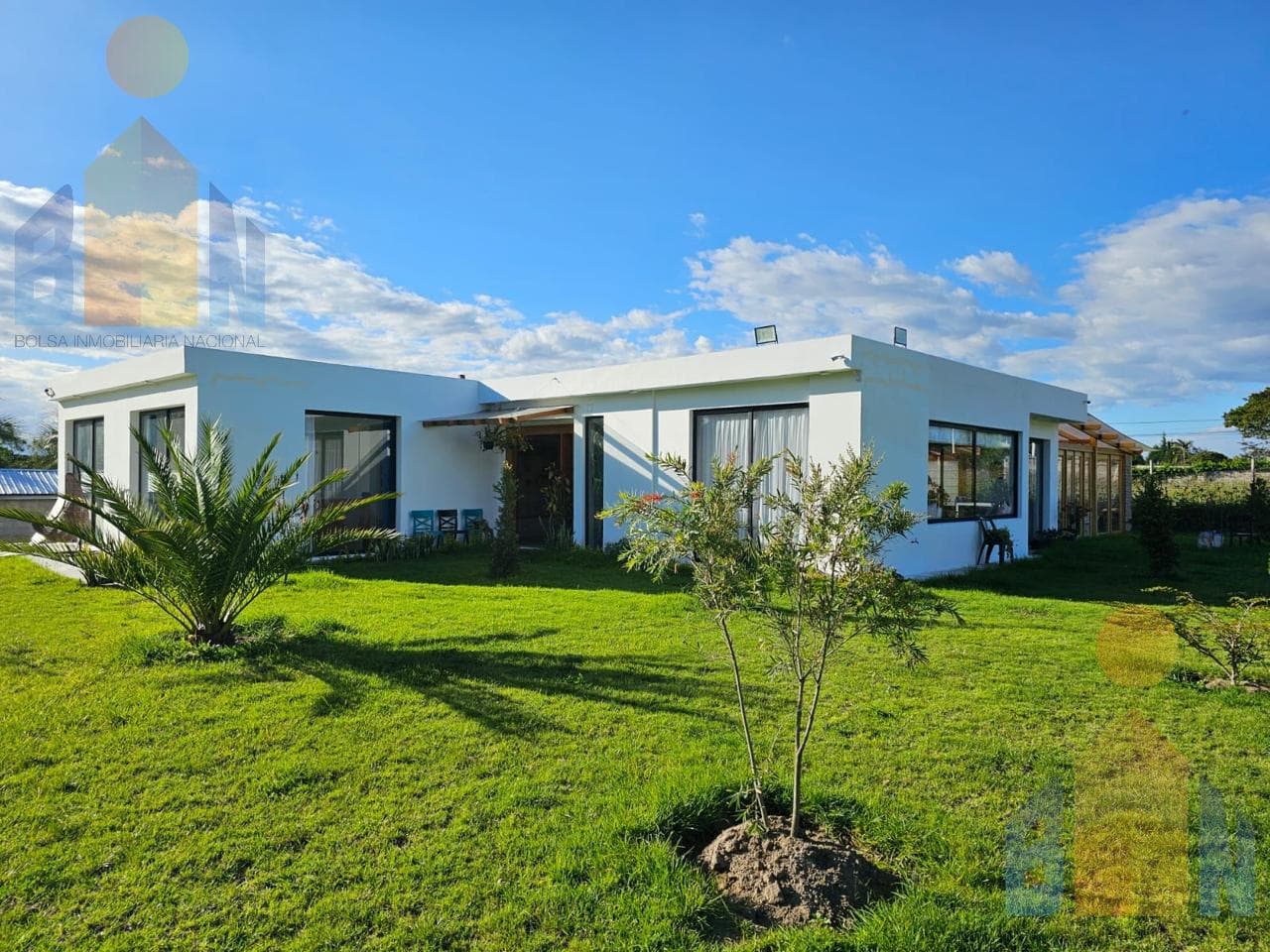 VENDO CASA MINIMALISTA EN QUINTA EN CHECA CERCA DE YARUQUI Y TABABELA - 1