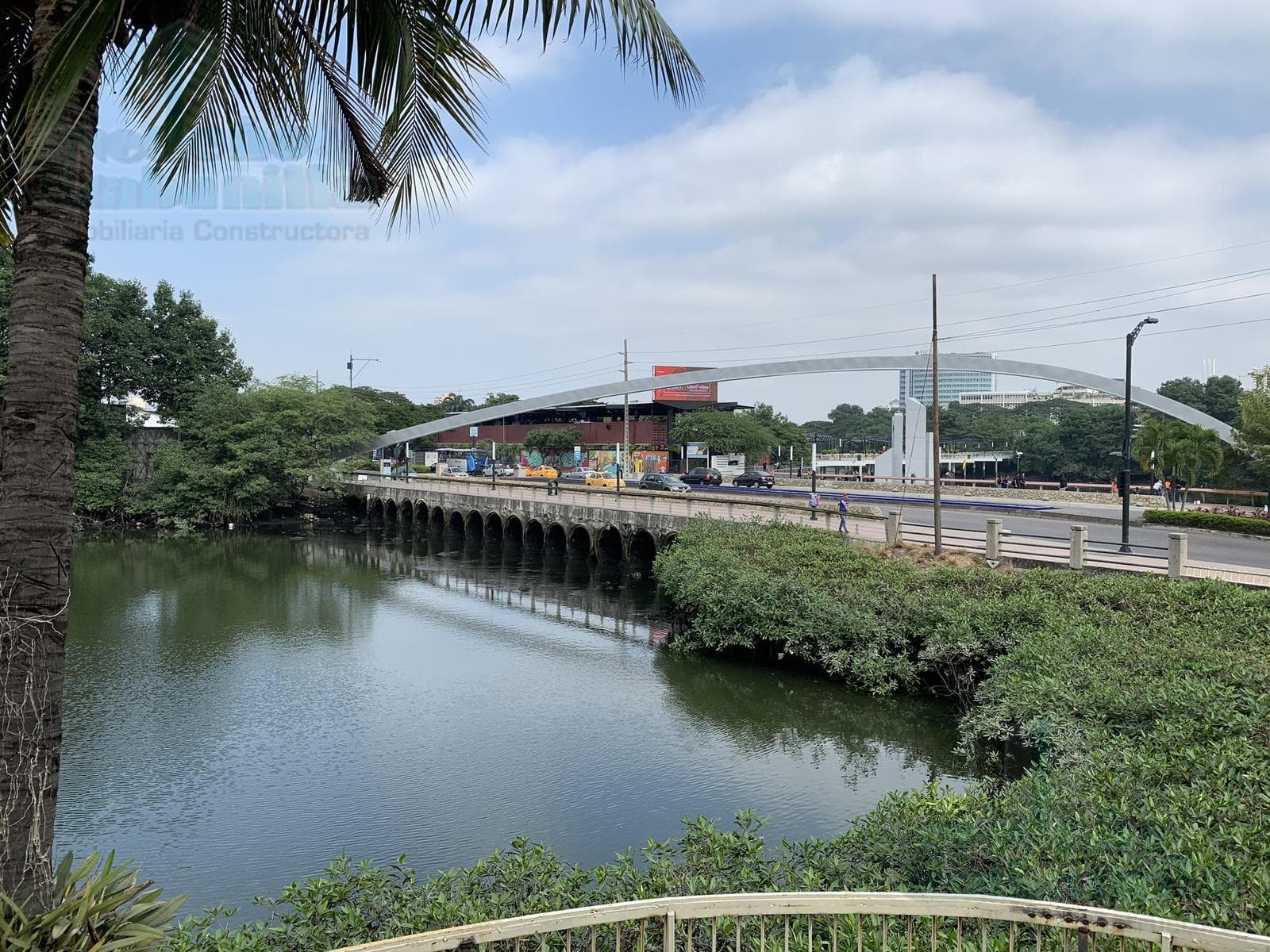 ALQUILER PROPIEDAD COMERCIAL SOBRE AV CIRCUNVALACION NORTE FRENTE AL ESTERO - 1