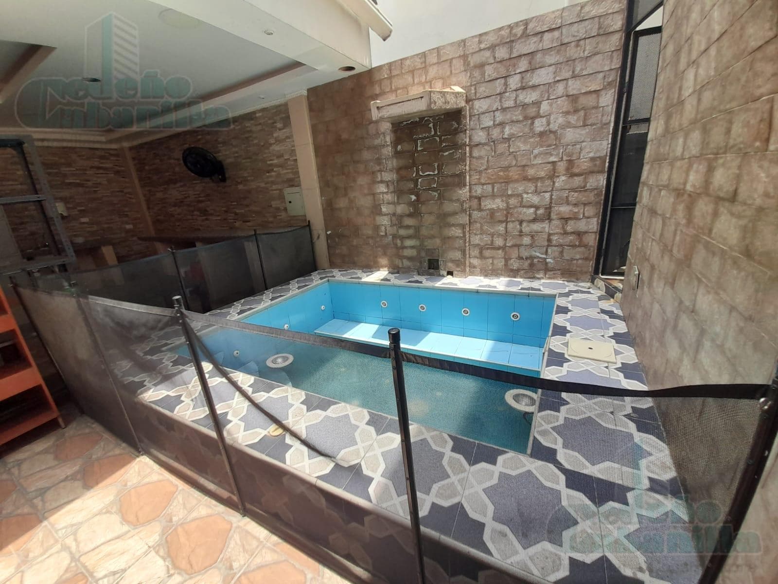 VENTA DE INMUEBLE COMERCIAL EN URDESA CENTRAL IDEAL PARA DISPENSARIO MEDICO - 1