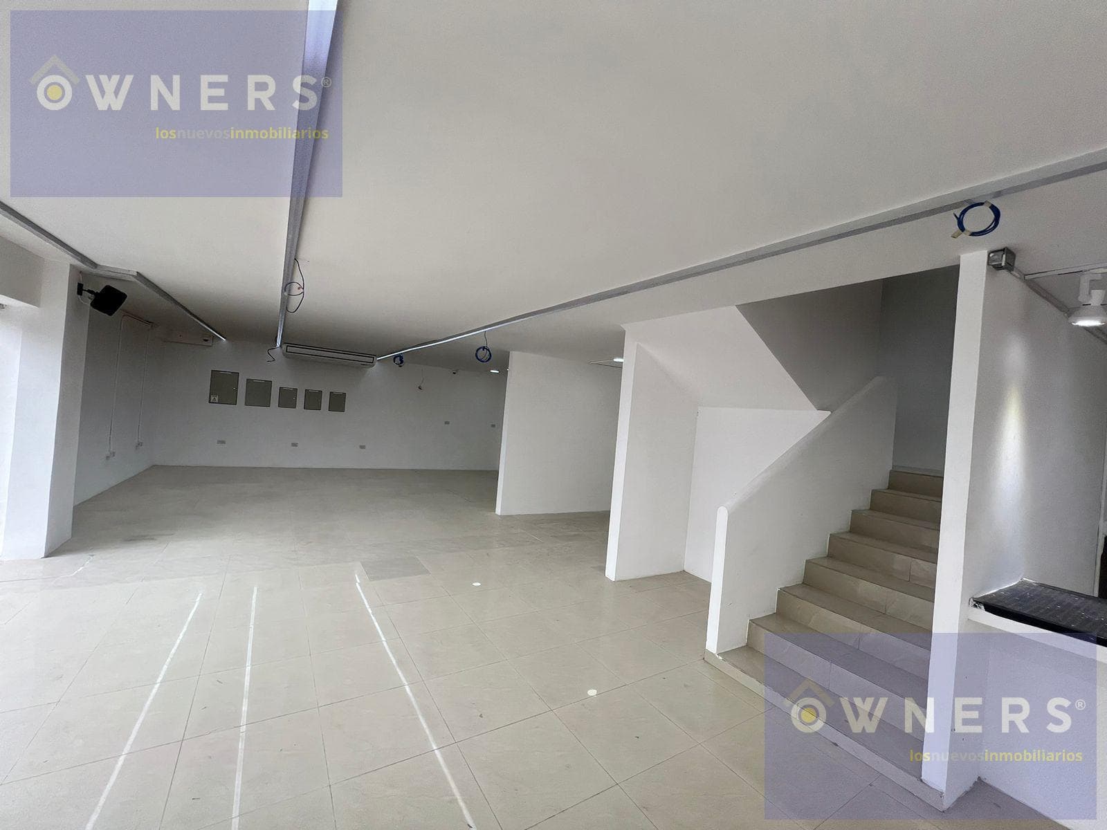 ALQUILER LOCAL COMERCIAL CON MEZZANINE ÁREAS 400M2 CENTRO A 2 CUADRAS DEL MALECÓN - 1