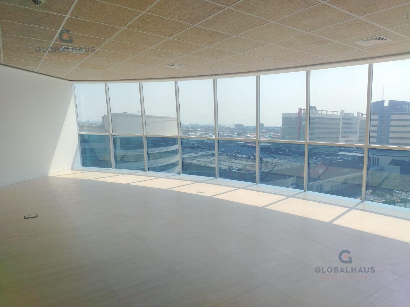 Oficina en Ventae en Edf. 100 Business Plaza Frente a Mall del Sol. S.L. - 1