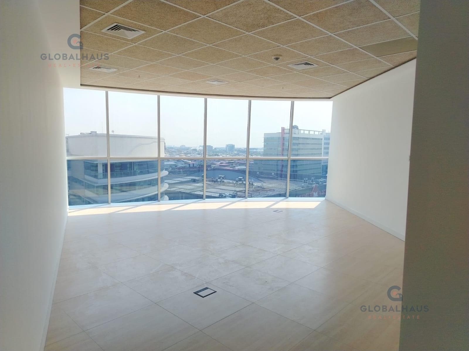 Oficina en Venta Edificio 100 Business Plaza. Frente a Mall del Sol . Av Juan Tanca Marengo.S.L. - 1