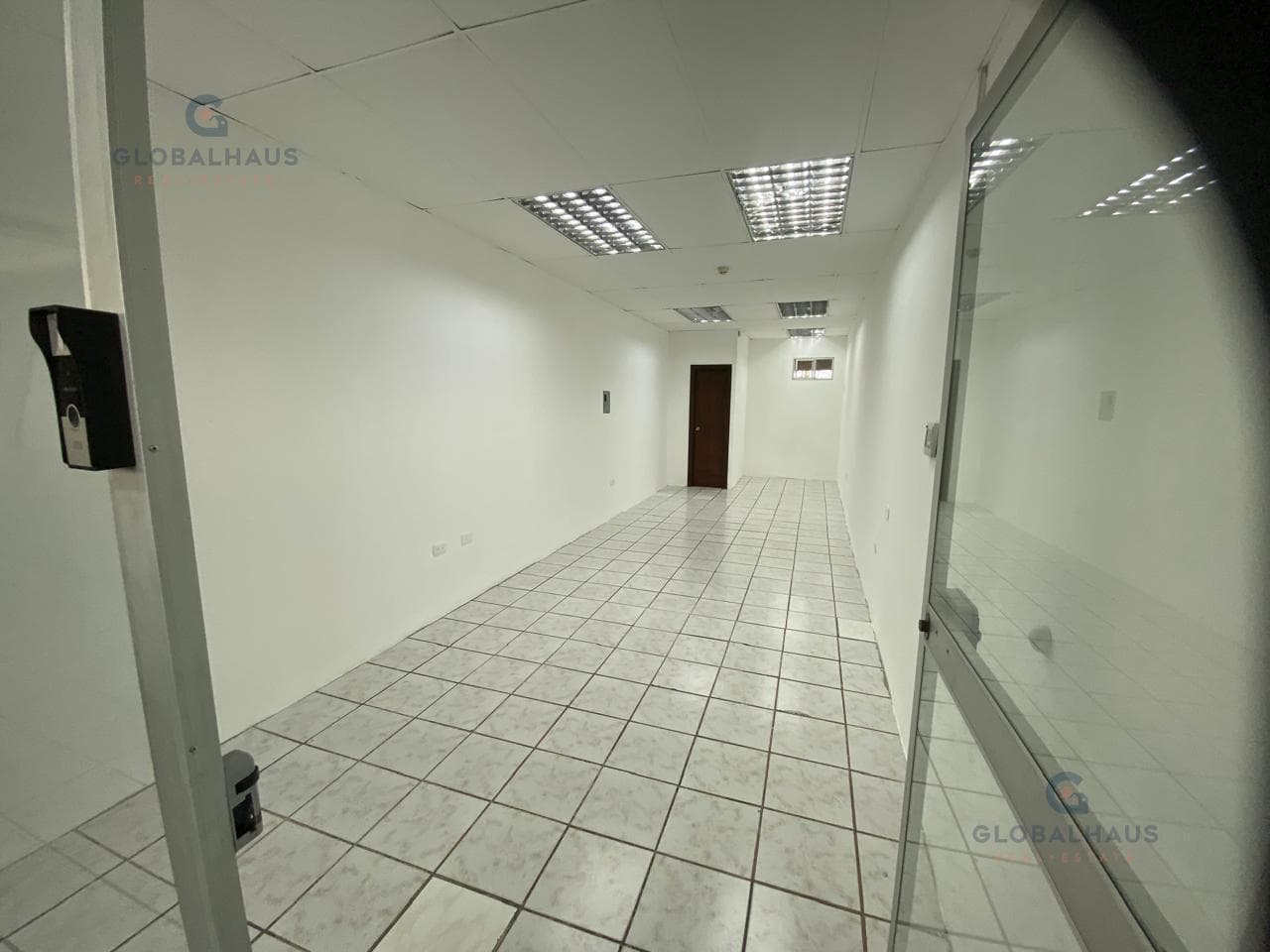 Alquiler de Oficina en Norte de Guayaquil C.C Francisco de Orellana. Z.R. - 1