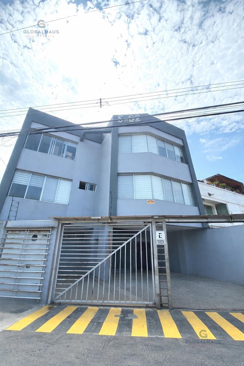 Alquiler de Oficina de 60 mt2 en 2do Piso alto en La Atarzana. Z.R - 1