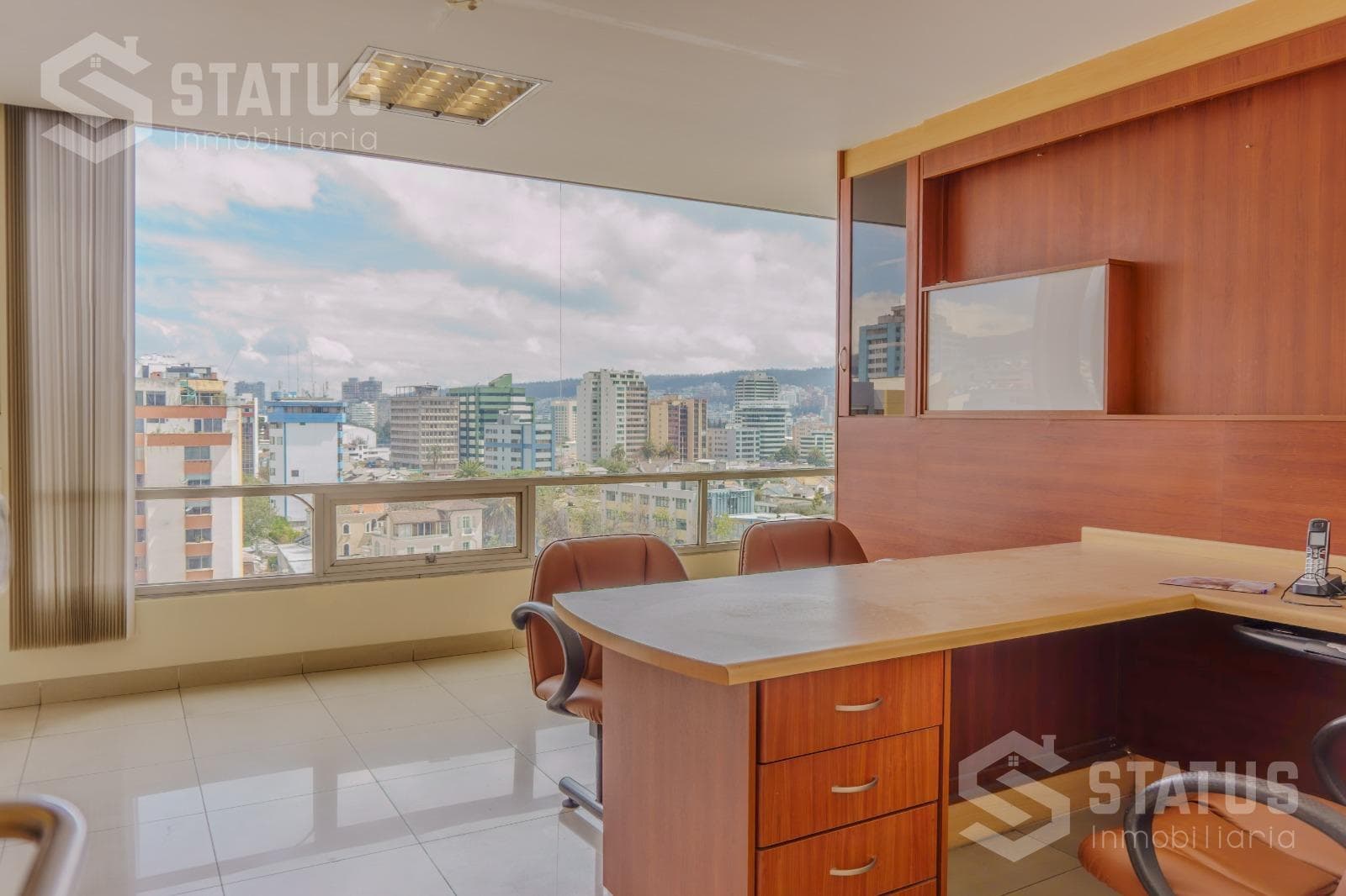 Venta de consultorio de 52 m2 sector la Mariscal, Edif. Clínica Pichincha - 1