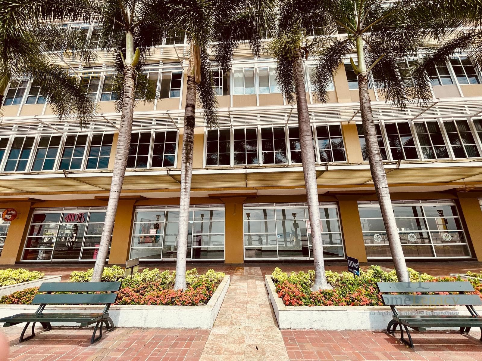 Venta o Alquiler de local Comercial en Puerto Santa Ana Frente al Río, Guayaquil AA - 1