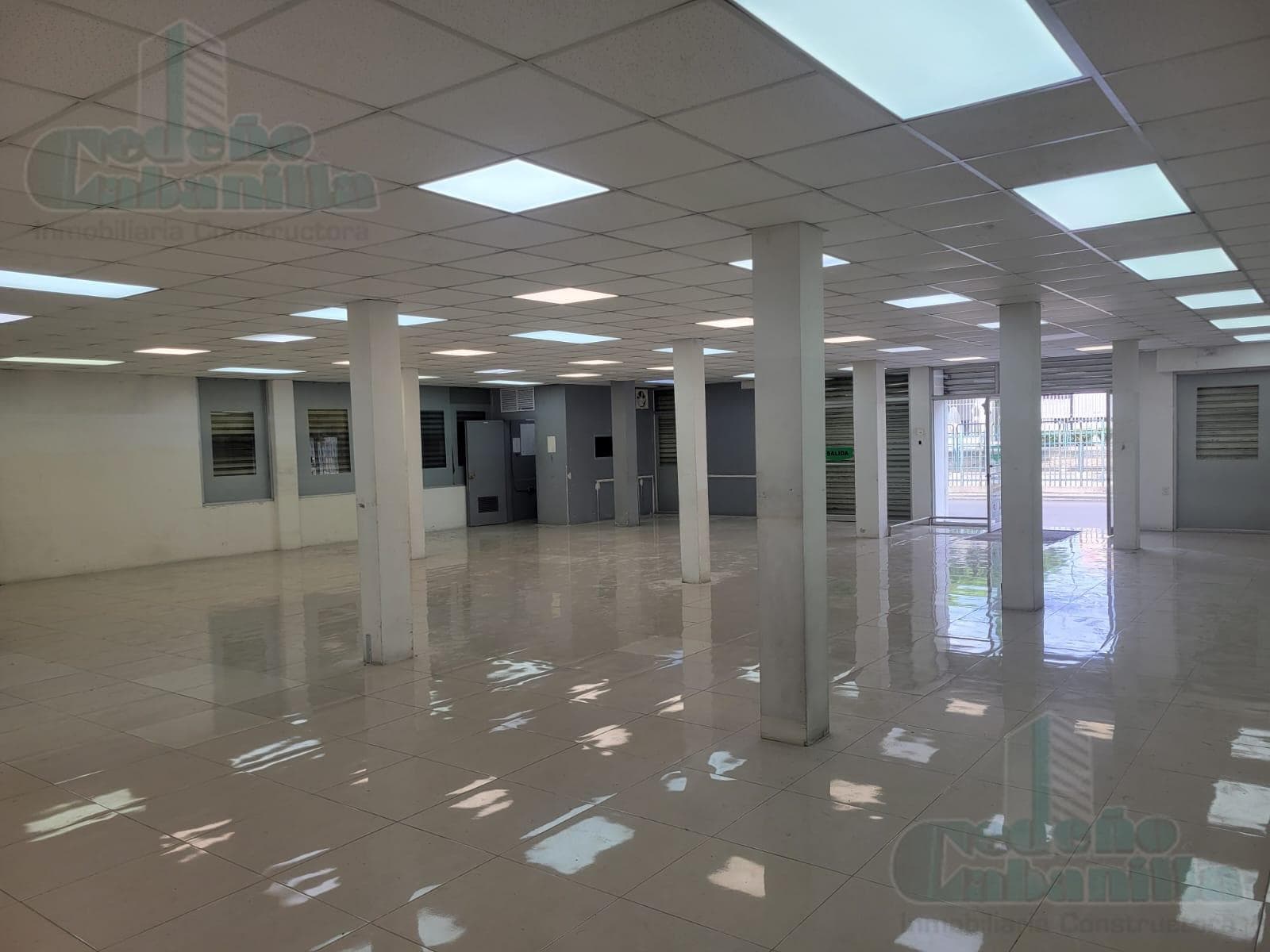 ALQUILER LOCAL COMERCIAL ESQUINERO, SECTOR UNIVERSIDAD GUAYAQUIL - 1