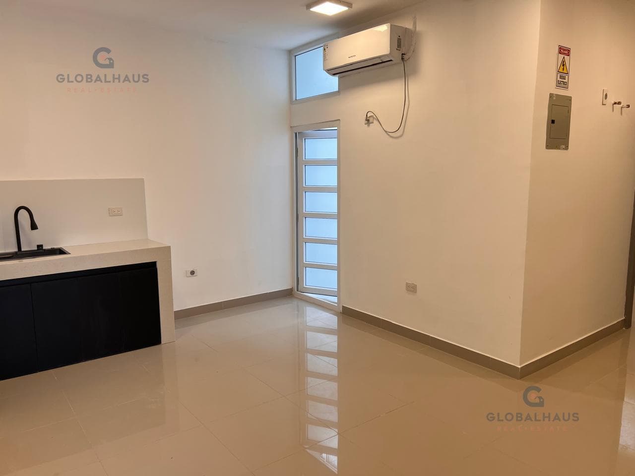 Departamento en Alquiler en Urdesa Central en PB con 2 Habitaciones. E.D - 1