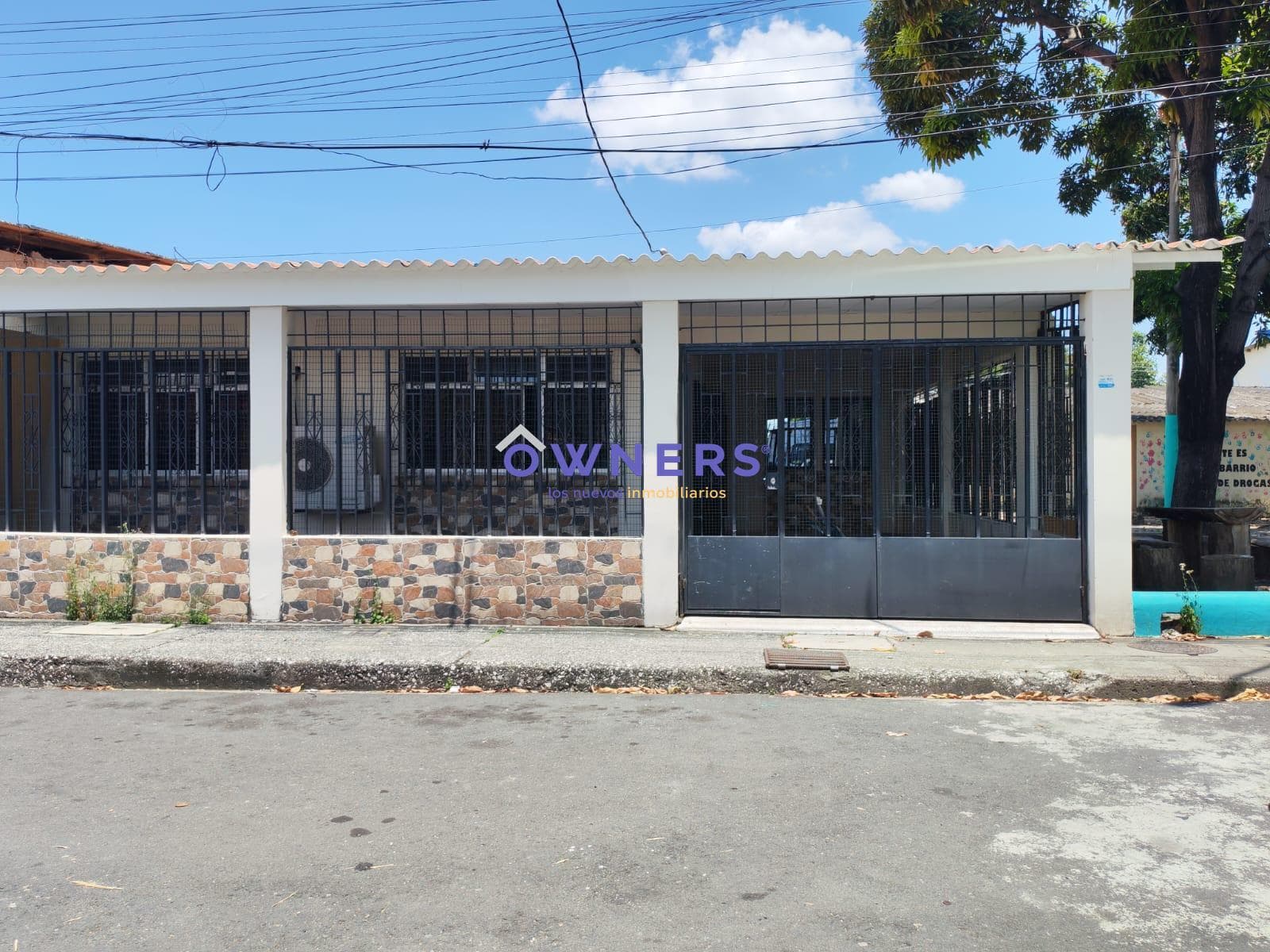 VENTA CASA ALBORADA 5TA ETAPA INGRESO CON PORTÓN ELÉCTRICO (EO) - 1