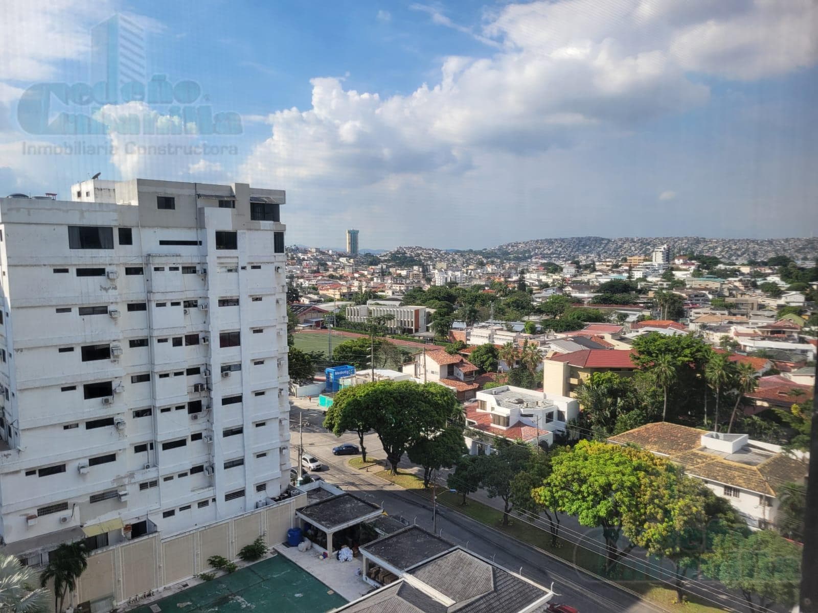 VENTA DE DEPARTAMENTO CON HERMOSA VISTA EN OLIVOS - 1