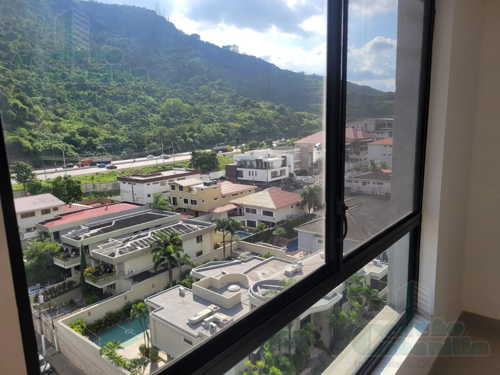 VENTA DE DEPARTAMENTO CON HERMOSA VISTA EN OLIVOS - 1