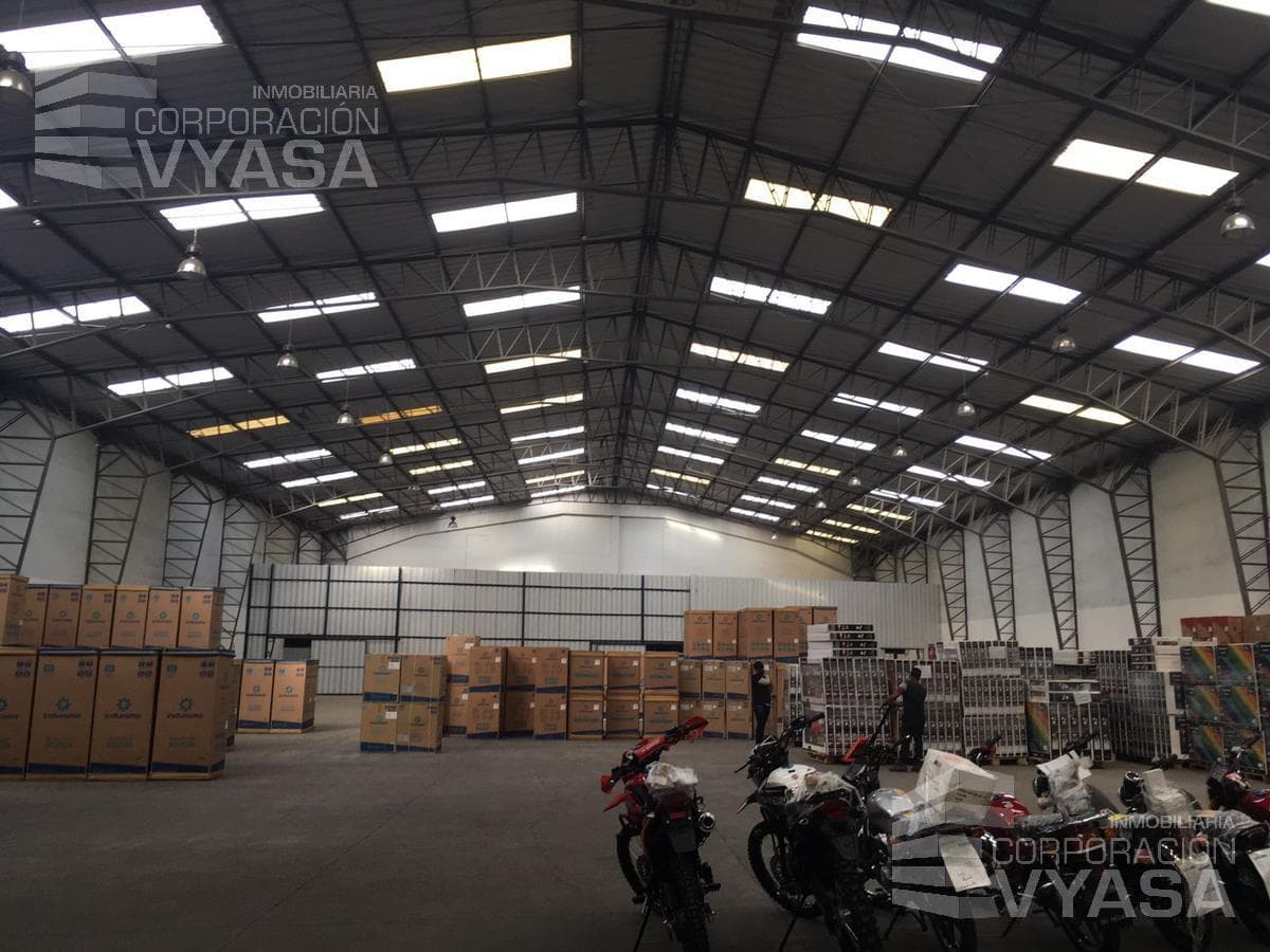 CALDERÓN - LLANO GRANDE, EXCELENTE BODEGA DE 2,500 M2 EN RENTA - 1