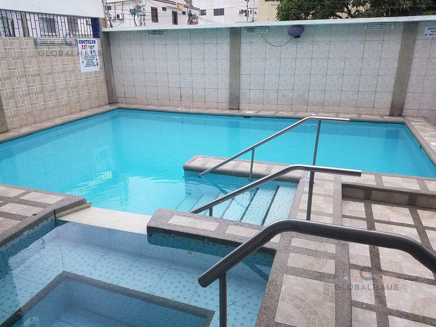 Venta de Hotel con Piscina en Salinas A.A. - 1