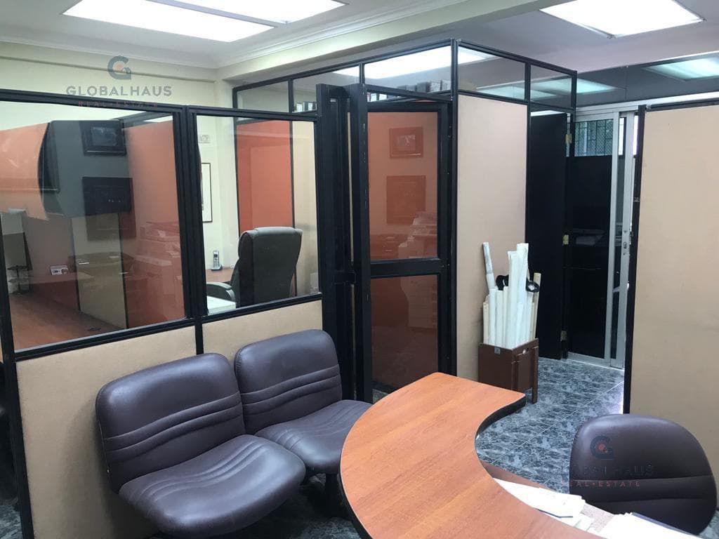 Venta o Alquiler de Oficina, Av. Fco. de Orellana , CC Bauhaus M.H. - 1