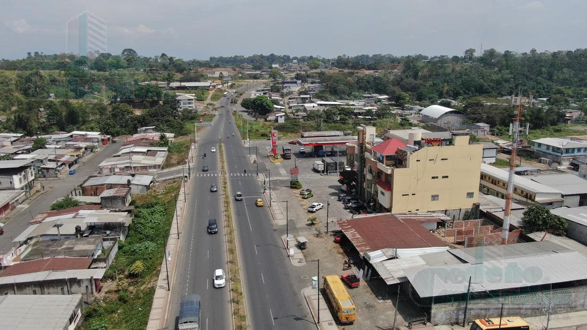 VENTA DE PROPIEDAD COMERCIAL IDEAL PARA BODEGA AL INGRESO DE QUEVEDO - 1