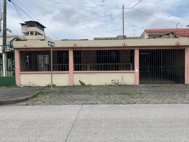 Casa en venta en la Alborada X etapa. Ubicación ideal! - 1