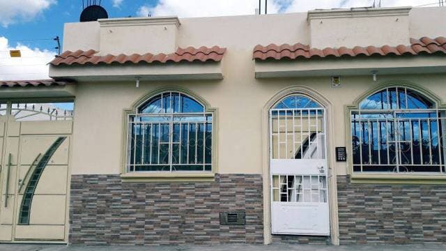 CASA EN OTAVALO POR EL SECTOR SAN JUAN - 1