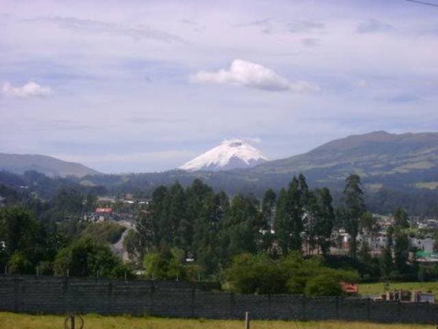 Terreno en Venta Sangolqui, con dos frentes. Barrio La Carolina. Ideal para conjunto habitacional - 1